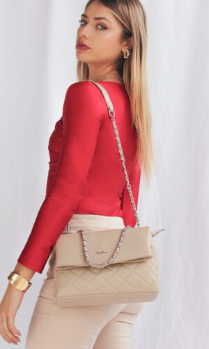 Cartera con repujado